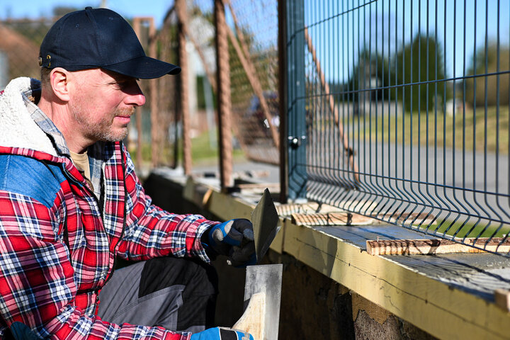 Fence company offering wood vinyl metal and chain link fencing solutions in Waukesha Wisconsin